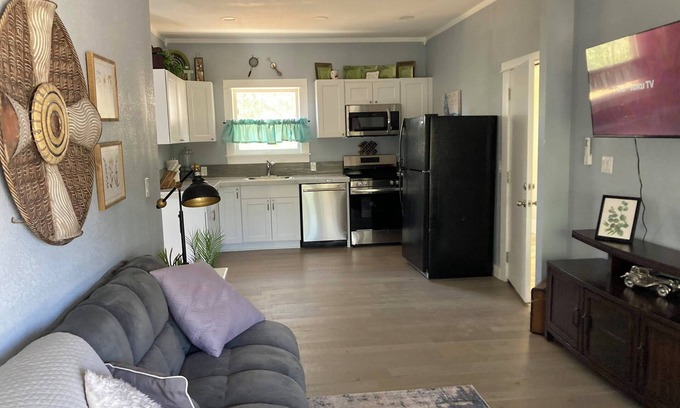 Globe Apartment | Unit 3 - Turquoise - Pinal Creek East - Wifi - central location