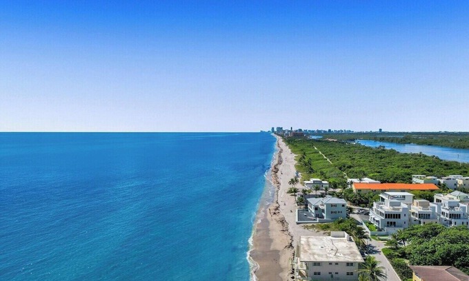 North Beach Apartment | UNIT #4 Waves on Desoto Deluxe Studio with Pool