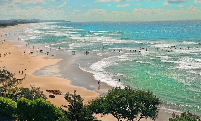 Coolum Beach Apartment | Unit 8, Phoenix Apartments, 1736 David Low Way, Coolum Beach, Linen Included, 500 Bond