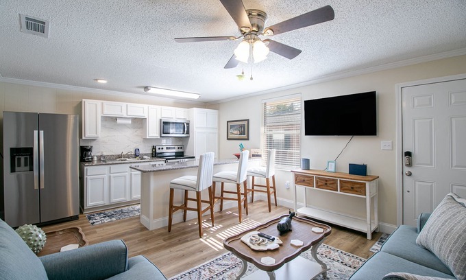 Gulfport Apartment | Unit E at Triple Tail Alley