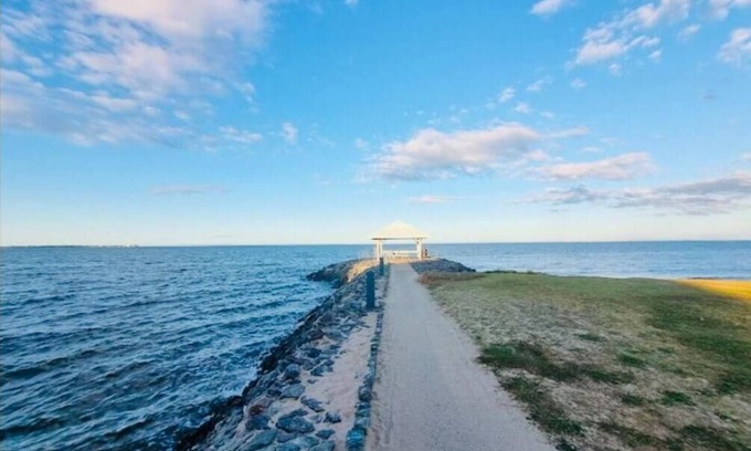 Brighton Apartment | "Unit on the Sea" - Brighton Q 4017