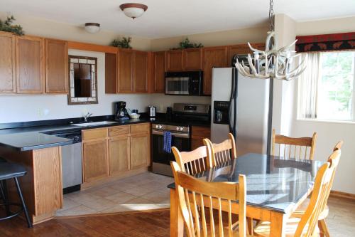 Eagle River House | Unit126, 2 bedroom Lower Duck Lake Condo