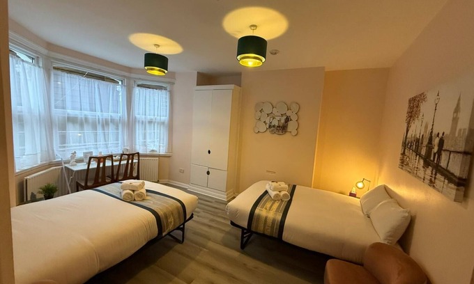 Seven Sisters Hotel | United Lodge Hotel & Apartments