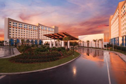 Florida Center Resort | Universal’s Endless Summer Resort – Dockside Inn and Suites