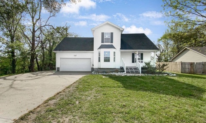 Clarksville House | Universe Home In Tennesse