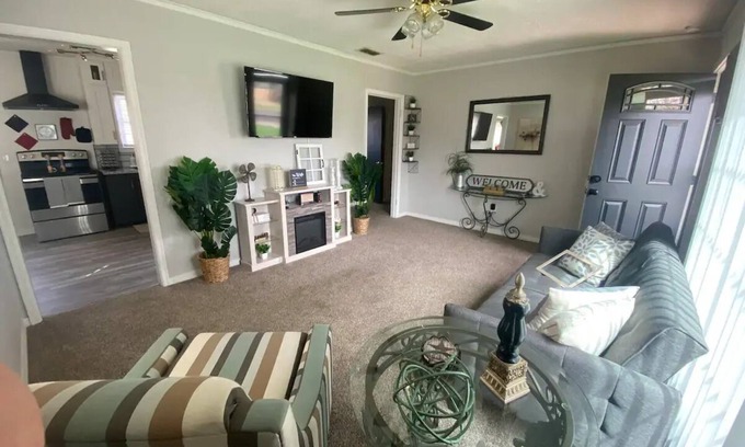 Lubbock House | University Cottage Ŧnn