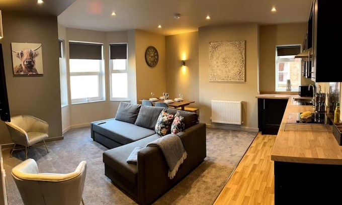 Loughborough Apartment | University Duplex Sleeps 6