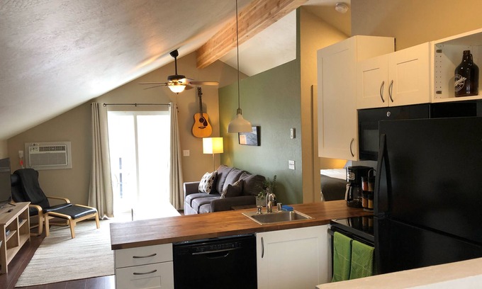 University District House | University Guesthouse