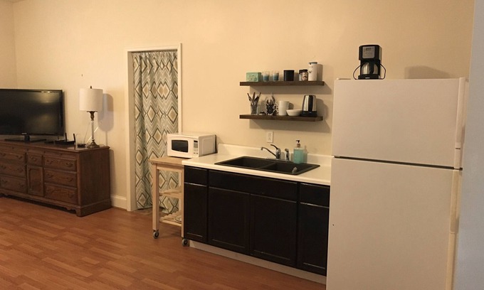 Tuckahoe Apartment | University of Richmond West End 31 day min stay