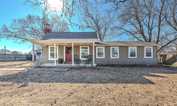 Siloam Springs House | University Place, family stay, practically on campus