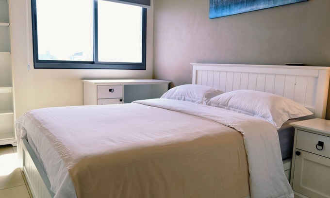 Pratumnak Hill Condo | Unixx South Pattaya Condo Seaview Family Room near walking street