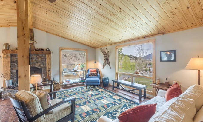 Creede House | Unmatched Panoramic Mountain Views - Pet Friendly - Walk to Downtown Creede