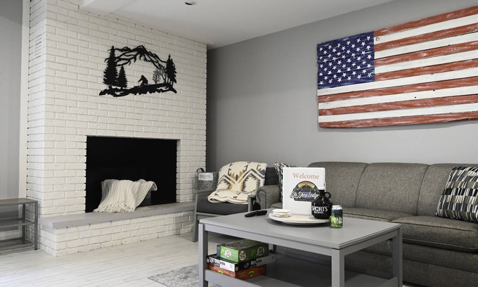 Bellaire Condo | Unpack and relax in this 2 bedrm, 1.5 bath mountain view condo. Sleeps 6. Pools