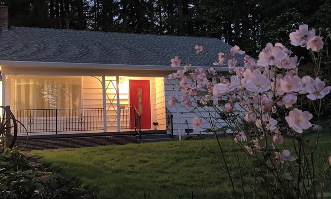 North Plains House | Unplug and relax in wooded, secluded setting