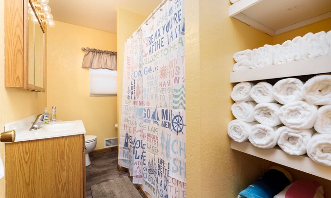 Duck Lake House | Unplug at our peaceful lake retreat