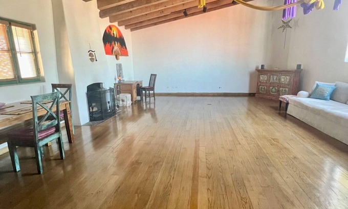 Lower State Apartment | Unplugged Retreat Rare Gem in Heart of Prime Location /LifeChanging