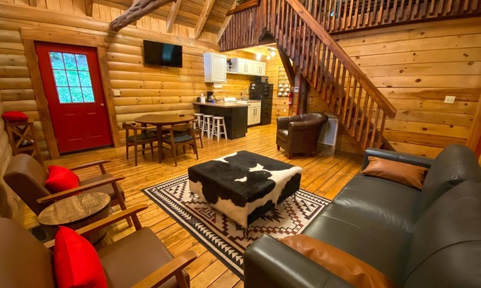 Lindside House | Unplugged Retreat-Yellowstone Cabin at Rock Springs