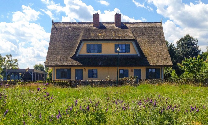 Kamminke House | 'Uns Hus' with terrace and small garden; Wlan; Internet-TV close to the beach and quiet