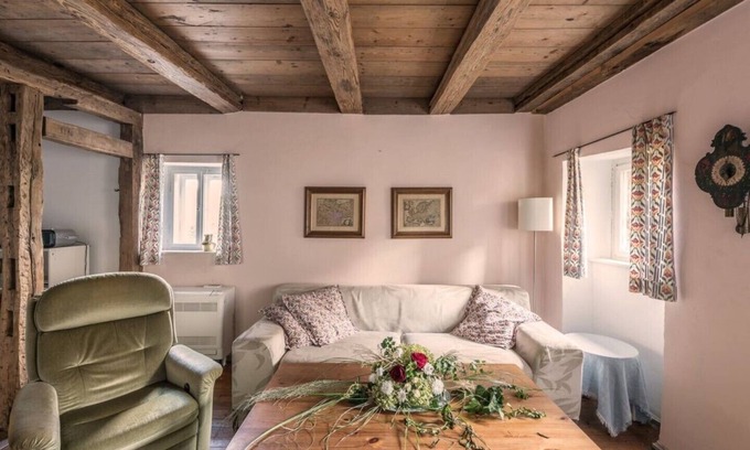 Unsleben Apartment | Unsleben moated castle, castle house