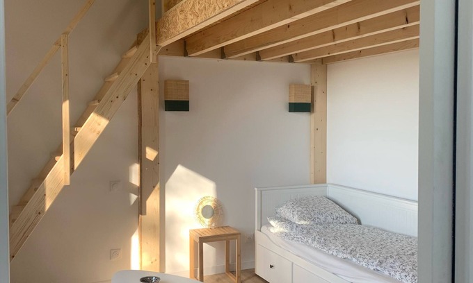 Mareil-Marly Apartment | Unusual apartment with roof terrace: Mary le Roi forest balcony