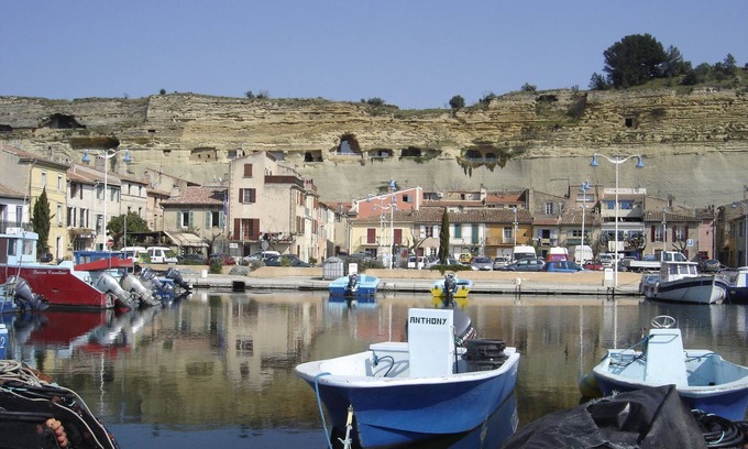 Saint-Chamas House | Unusual holiday in a troglodyte house in Saint-Chamas.