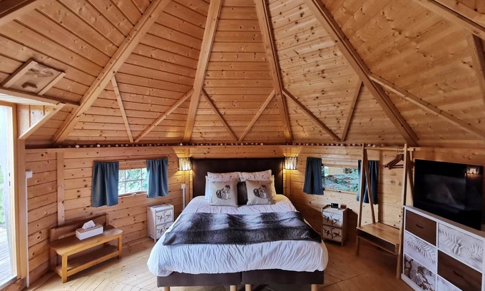 Ambon Ski Chalet | Unusual room "Kota Ty bihan" with terrace