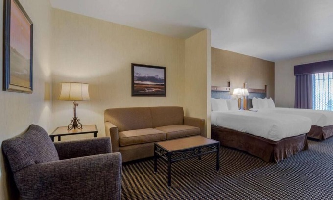 Bryce Canyon Hotel | Unwind and Explore in Bryce Canyon! Free Breakfast, Outdoor Pool, Free Parking!