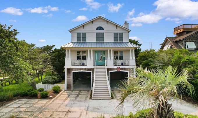 Pawleys Island House | Unwind and Indulge at Five Stars Beach Home