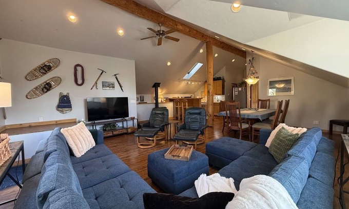 Bellevue House | Unwind at Lookout Retreat - Your Mountain Escape near Sun Valley