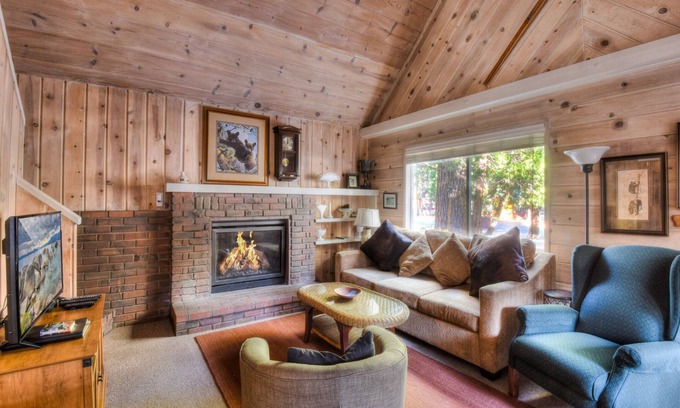 Tahoma House | Unwind at Woodland Chalet | Large Deck w/BBQ | Only 2 mi from Beach Access