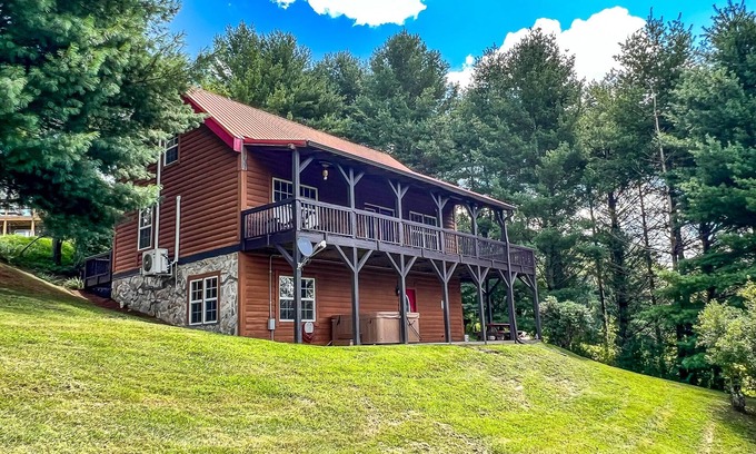 Piney Creek Cabin | Unwind, Explore, Repeat - This Fall @ Breezy River