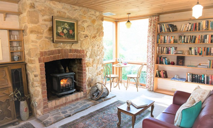 Crafers Apartment | Unwind Holidays Camellia Cottage: Hideaway in the Picturesque Adelaide Hills.