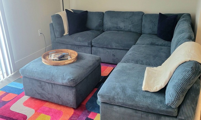 Rogers Apartment | Unwind in Comfort – Modern 1BR w/Pool, Gym, Free Parking & a Cozy Sectional to Lounge In