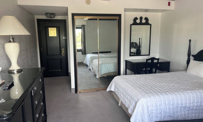 Bay City Hotel | Unwind in Style at Elegant Room Near Island Shores - 2 Units