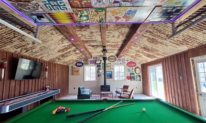 Buckhorn House | Unwind & Play: Hot Tub & Game Room Cottage,Steps from Charming town of Buckhorn!