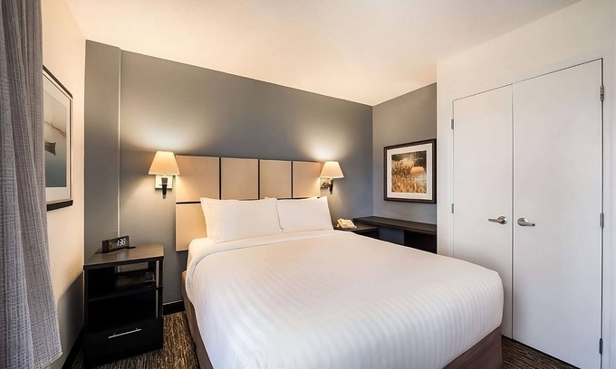 North Arlington Resort | Unwind & Relax! Close to International Wildlife Park! Onsite Parking, Pool!