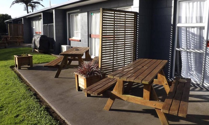 Stratford Apartment | Unwind @ Taranaki Chic Eco Studio