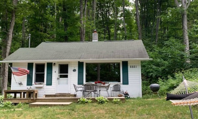 Maple City Cabin | -Up North Cabin Across from Big Glen Lake.