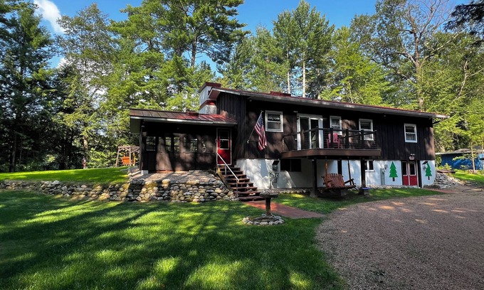 Deerbrook Cottage | “Up North”🌲Get Away, Stay and Play🌲