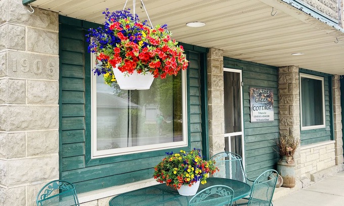 Coon Valley House | Up The Creek Cottage - Townhome In Coon Valley