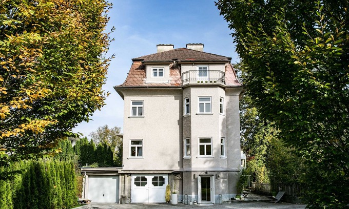 Nonntal Villa | up to 16 pax, BBQ, sunbeds, bikes, close to ski areas, lake region and town