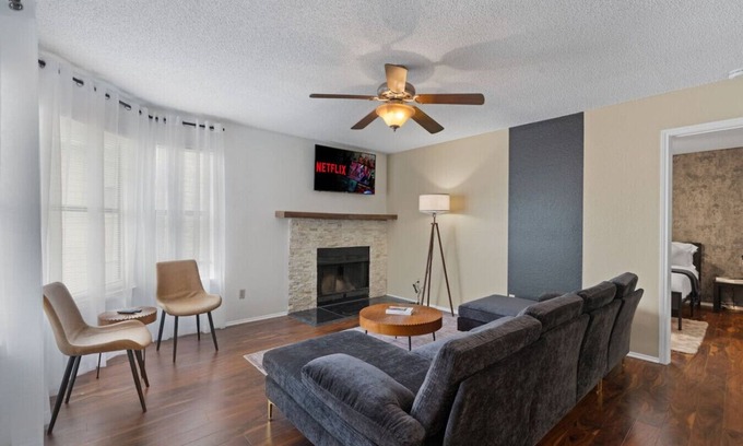 McNeil House | Up to 16 People - Lux Retreat