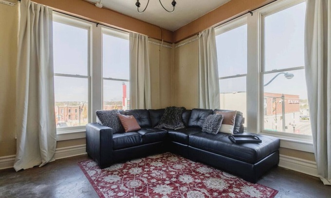 Downtown Springfield Apartment | Upbeat 2 Bedroom Loft in the Heart of Downtown!