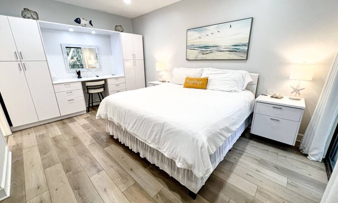 Fernandina Beach Condo | Updated 1/1 Pool, Walk to Beach and Golf course!