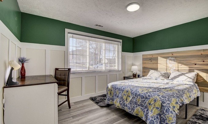 Pottawattamie County Apartment | Updated 1 Bedroom Apartment A Stone's Throw From Downtown Omaha