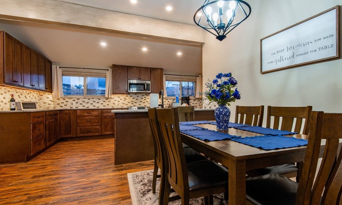 Cripple Creek House | Updated*1895 Victorian*Modern Kitchen*MTN Views