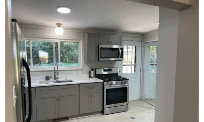 Livonia House | Updated 2 Bed Ranch style Home in Livonia