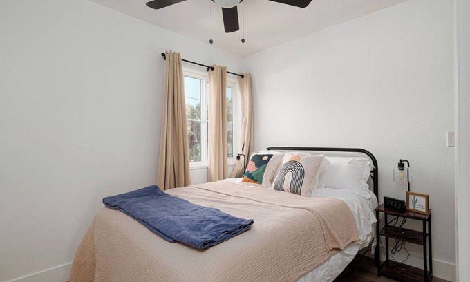 Eagle Rock House | Updated 2BD w Desk Outdoor Space