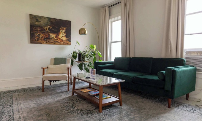 St. Albans Historic District Apartment | Updated 2BR, 5min/NWMC, 5min/Dwntwn, Prvt Parking