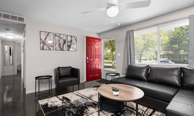 Bryant Pattengill East House | Updated 3 bedroom house, central to everything Ann Arbor! No added cleaning fees